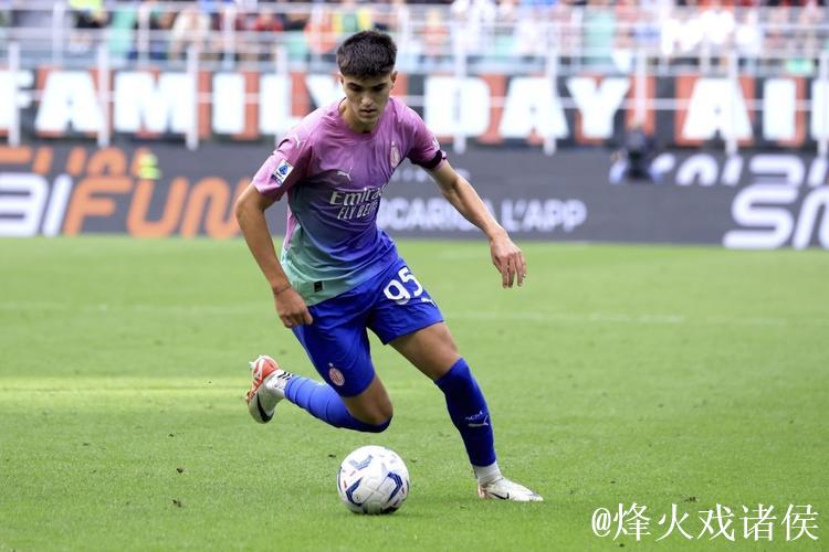 巴尔泰萨吉成为自马尔蒂尼后意甲中最年轻进球的米兰后卫 巴尔泰萨吉成为自马尔蒂尼后意甲中最年轻进球的米兰后卫