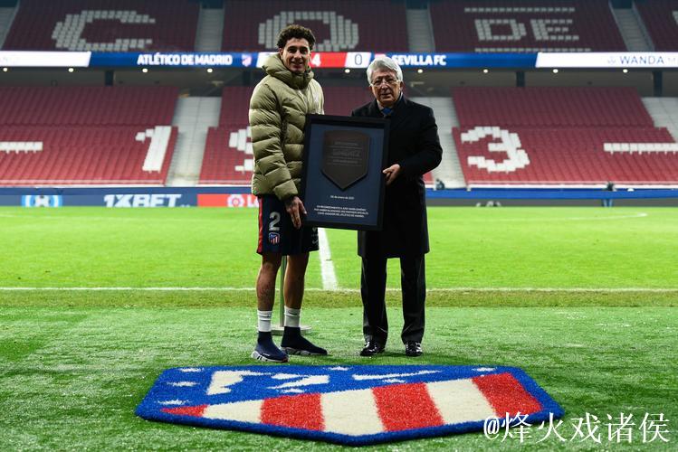 阿森纳轮换建奇功,棍哥护航豪取大胜,防线固若金汤。 阿森纳轮换建奇功,棍哥护航豪取大胜,防线固若金汤。