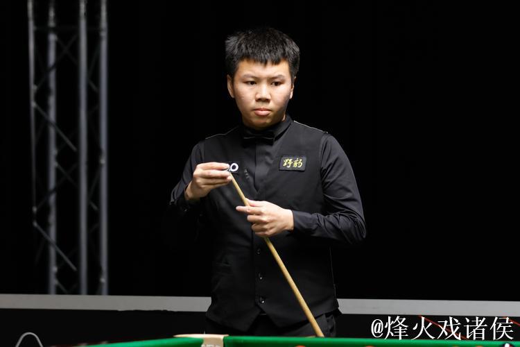 斯诺克武汉公开赛:周跃龙战胜泰国选手挺进32强 斯诺克武汉公开赛:周跃龙战胜泰国选手挺进32强