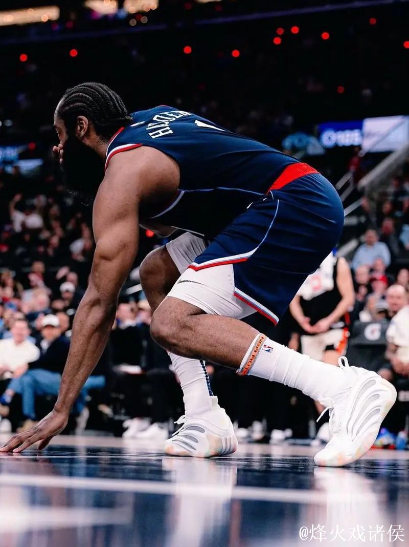 莱昂纳德与哈登联手轰下54分 快船狂胜国王41分豪取5连胜